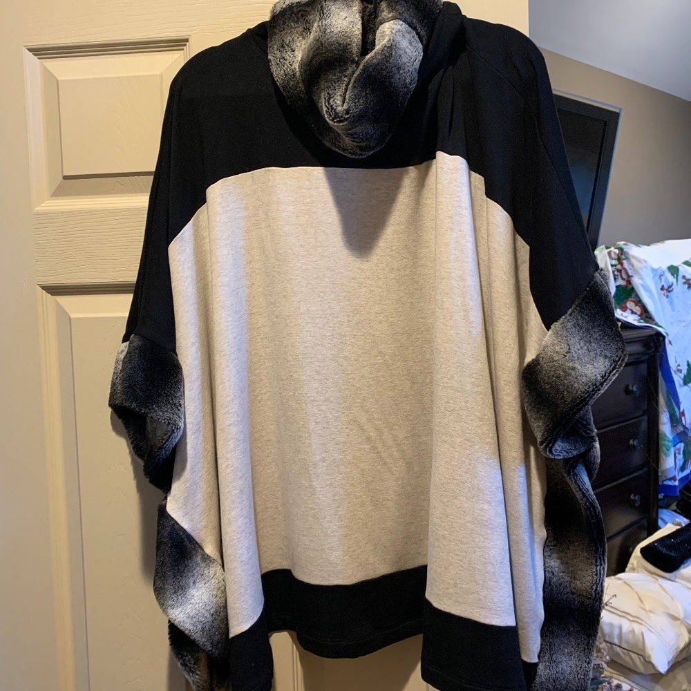 Capote Tan/Black Poncho sz S/M